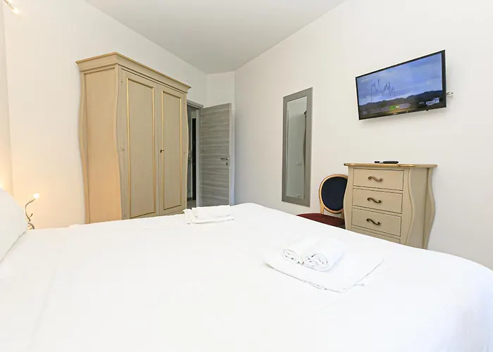 Dclass Acquario White