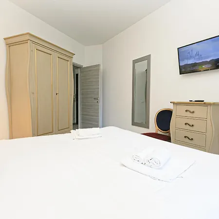 Dclass Acquario White